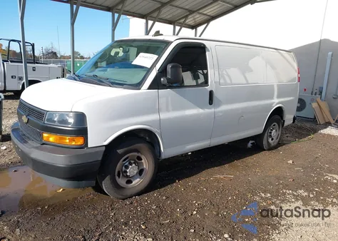 2018 Chevrolet Express 2500 Work Van z USA, uszkodzony, nr VIN 1GCWGAFP3J1272053
